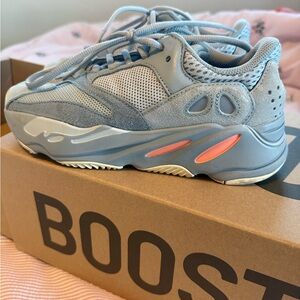 Yeezy boost 700 with box